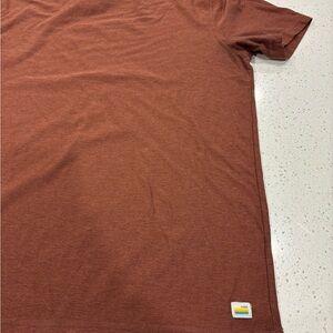 Vuori men’s t shirt